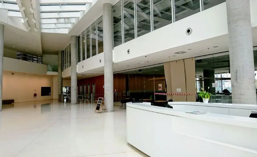 glass hospital windows and doors need human impact resistant security glazing3