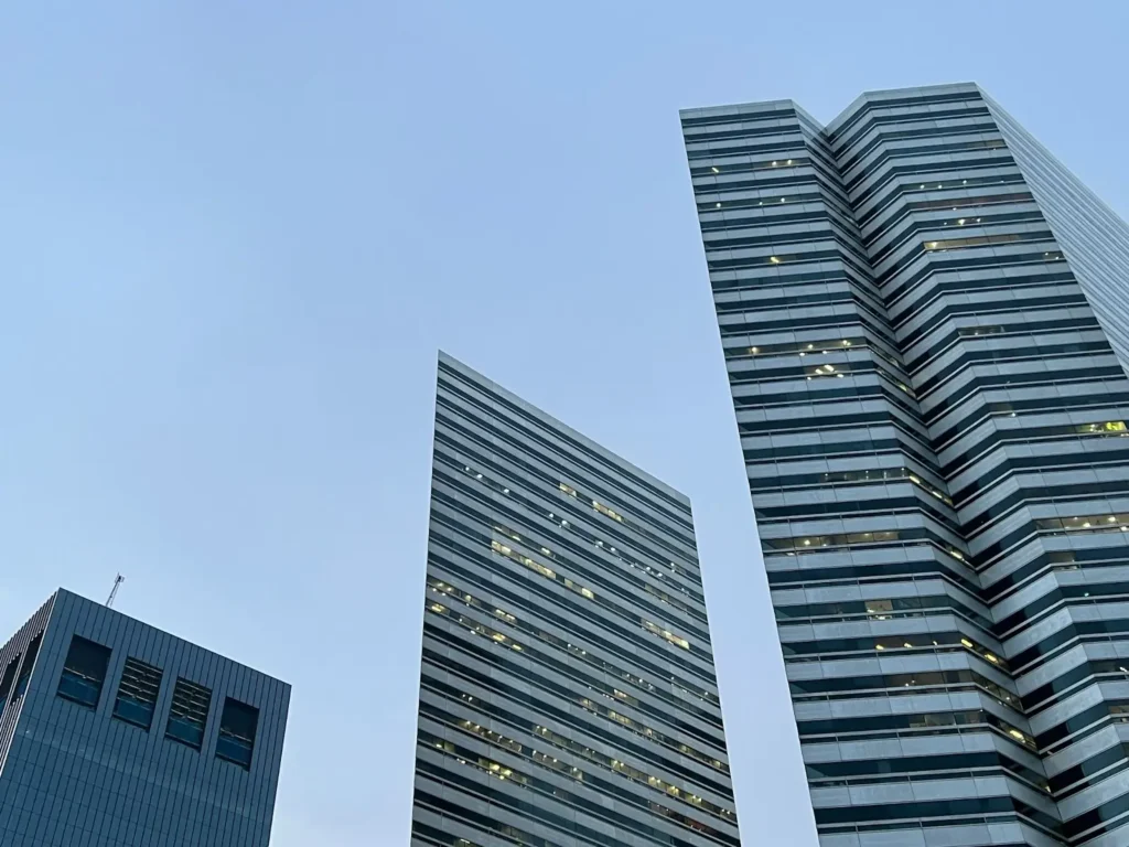 turn your commercial glass into noise reduction windows with riot glass to reduce noise pollution5
