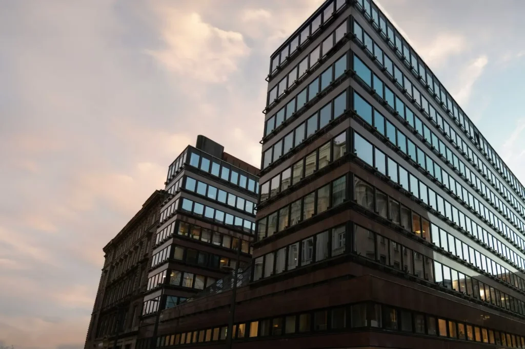 a guide to using security glass for sustainable commercial architecture3